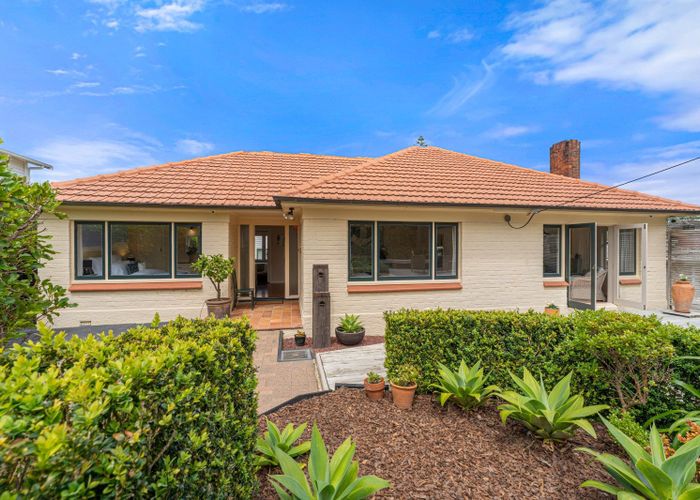  at 33 Old Lake Road, Devonport, North Shore City, Auckland