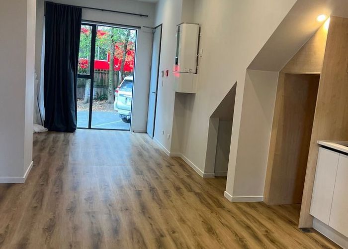  at 8/1 Kaponga Crescent, New Lynn, Waitakere City, Auckland