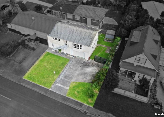  at 2/87 Girrahween Drive, Totara Vale, North Shore City, Auckland