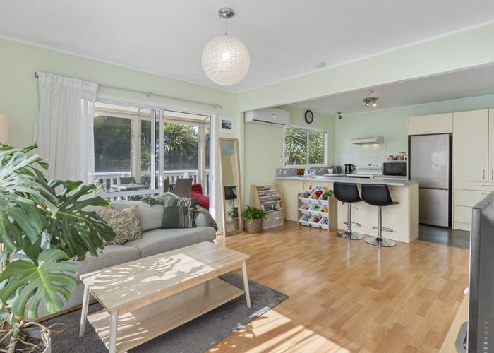  at 10A Chequers Avenue, Glenfield, North Shore City, Auckland