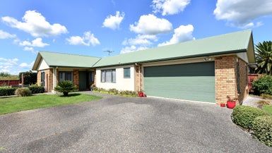  at 12 Aldona Place, Fairview Downs, Hamilton