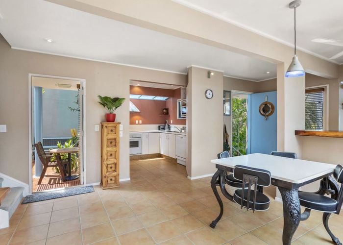  at 4/34 Seabreeze Road, Narrow Neck, Auckland