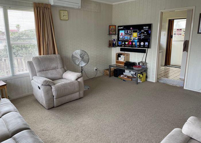  at 2/17 Jenelin Road, Glendene, Waitakere City, Auckland