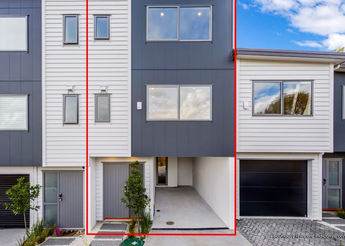 at 49D Oaktree Avenue, Browns Bay, North Shore City, Auckland