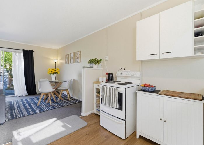  at 2/15 Phoenix Place, Papatoetoe, Manukau City, Auckland