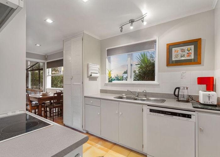  at 122 Lynbrooke Avenue, Mount Roskill, Auckland