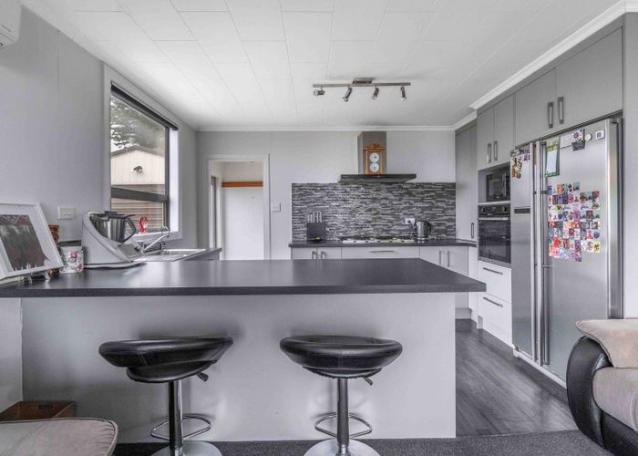  at 6 Pilcher Avenue, Bluff