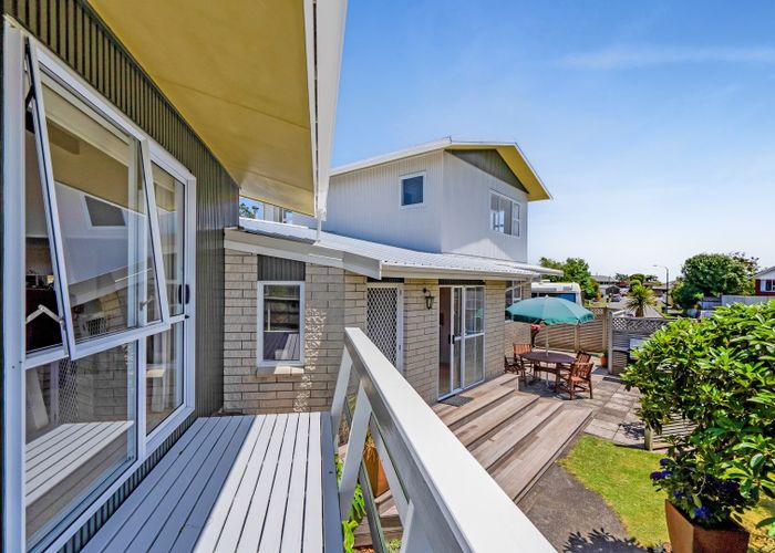  at 5 Longview Drive, Merrilands, New Plymouth