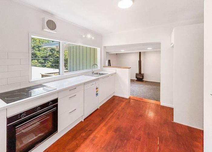  at 77 Kauri Point Road, Laingholm, Auckland