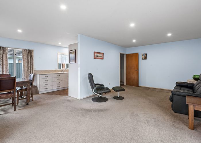  at 2/14 Middlepark Road, Upper Riccarton, Christchurch City, Canterbury
