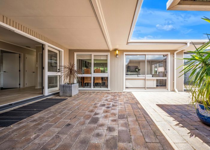  at 6 Jane Gifford Place, Half Moon Bay, Auckland