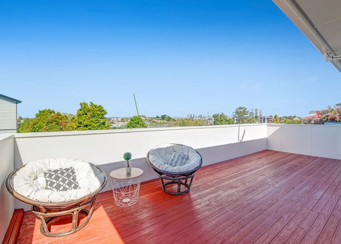  at 1/56 Potter Avenue, Northcote, Auckland