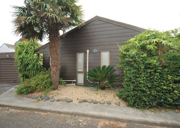  at 2 Pohutukawa Place, Ellerslie, Auckland City, Auckland
