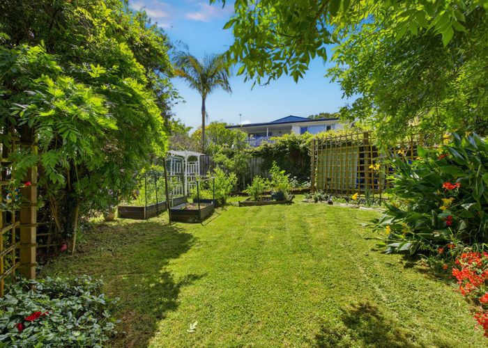  at 14 The Boulevard, Sunnyhills, Manukau City, Auckland