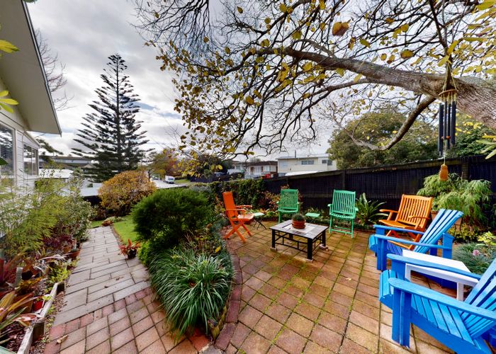  at 1 Dallow Place, Henderson, Auckland