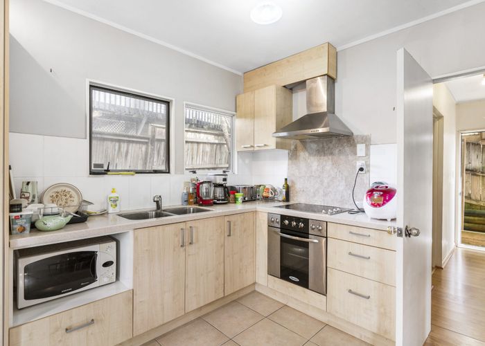  at 2/109 Stanley Road, Glenfield, North Shore City, Auckland