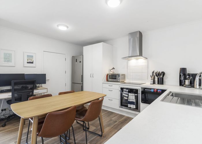  at 10/18 Titoki Street, Te Atatu Peninsula, Waitakere City, Auckland