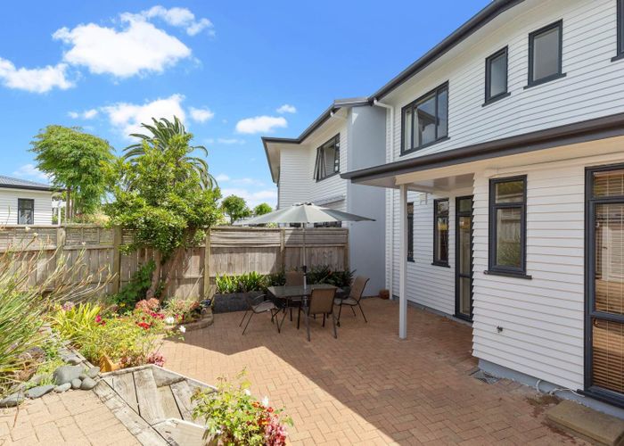  at 42/2 Armoy Drive, East Tamaki, Manukau City, Auckland