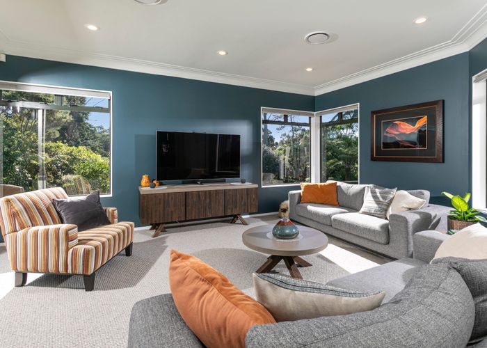  at 10 Almond Grove, Greenhithe, Auckland