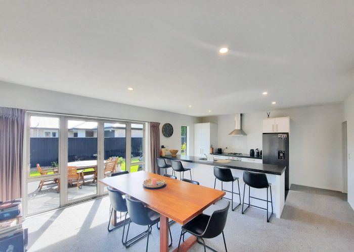  at 8 Fredrica Lane, Heathcote, Christchurch City, Canterbury