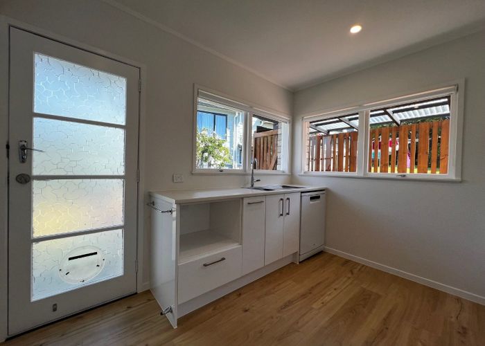  at 2/17 Orton Street, Glenfield, North Shore City, Auckland