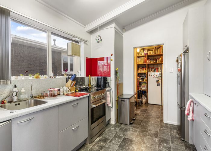  at 5 Hillview Avenue, New Windsor, Auckland