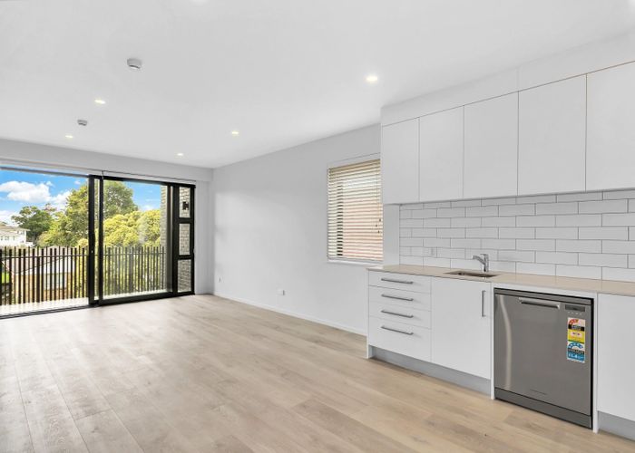  at 102/8B Ko Street, Northcote, Auckland