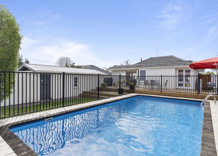  at 61 Beach Road, Te Atatu Peninsula, Auckland