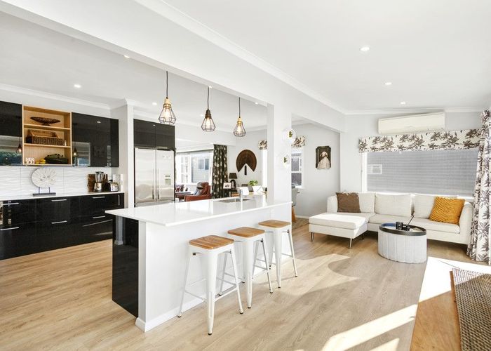  at 14 Whites Line West, Woburn, Lower Hutt