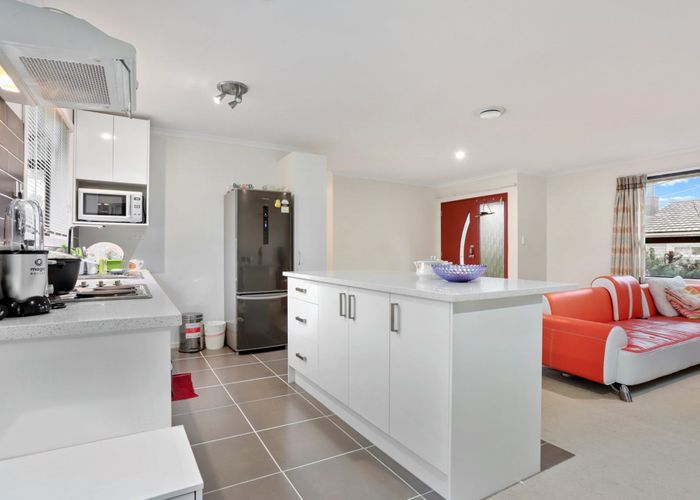 at 1/185 Royal Road, Massey, Auckland