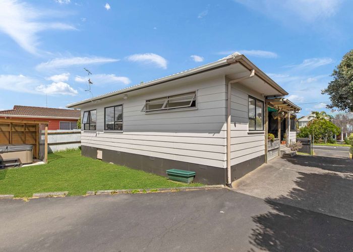  at 48 Beach Road, Te Atatu Peninsula, Auckland