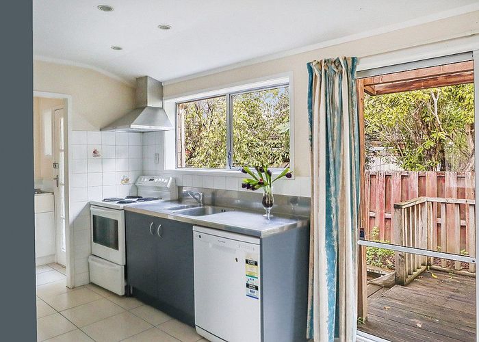  at 2/48 Mirrabooka Avenue, Howick, Manukau City, Auckland