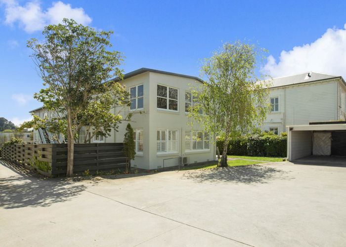  at 2/36 Clonbern Road, Remuera, Auckland
