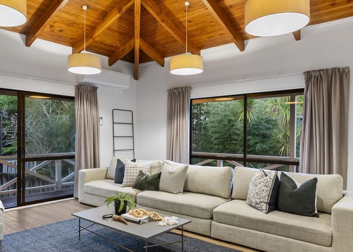  at 2/24 Matipo Road, Mairangi Bay, Auckland