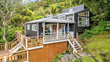  at 20 Warner Park Avenue, Laingholm, Auckland