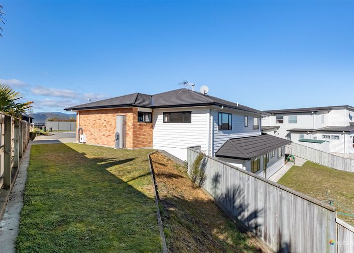 at 40 Meadowbank Drive, Belmont, Lower Hutt