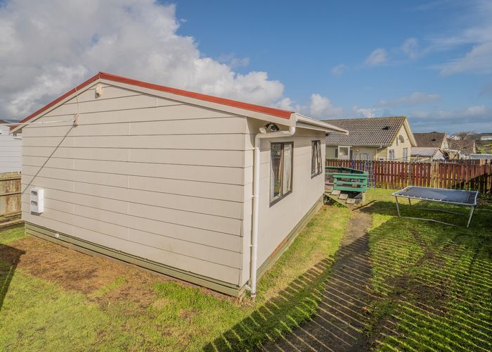  at 2/14 Hatherley Place, Clendon Park, Auckland