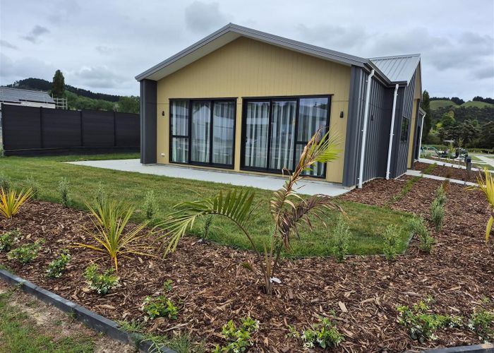  at 3 Mataikokako  Loop, Kawakawa Bay, Manukau City, Auckland