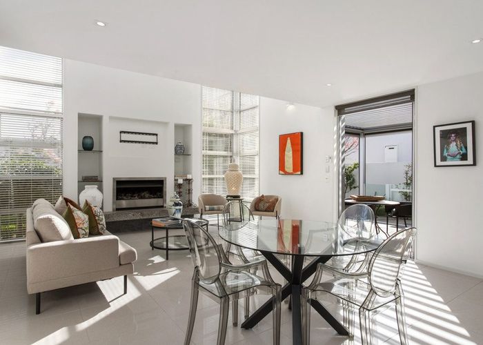 at 3 Church Lane, Merivale, Christchurch