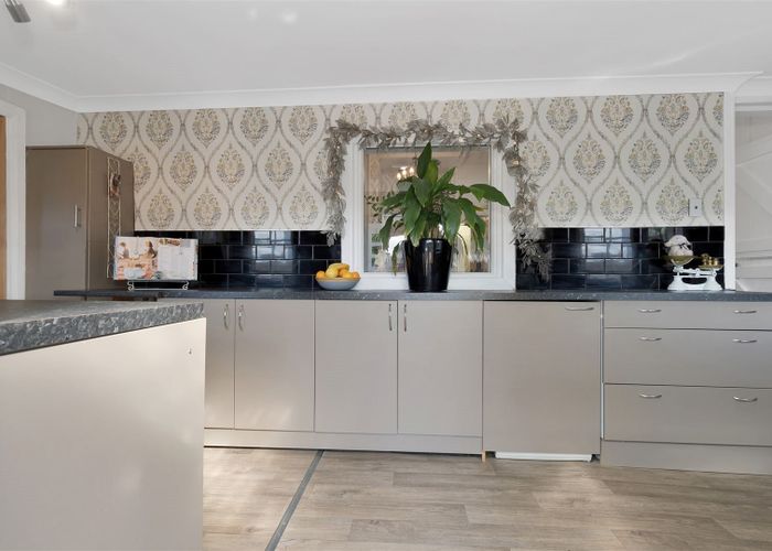  at 14 Parsonage Road, Woodend, Woodend