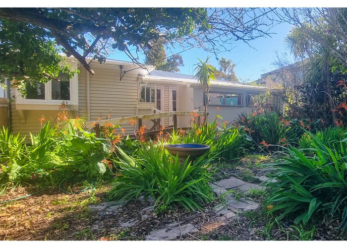  at 214 East Coast Road, Forrest Hill, North Shore City, Auckland