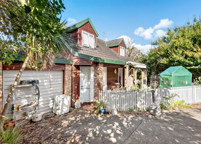  at 1/30 Lagoon Way, West Harbour, Auckland