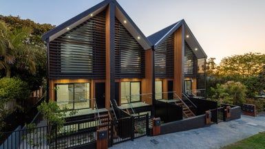  at 2/20 Fairview Road, Mount Eden, Auckland