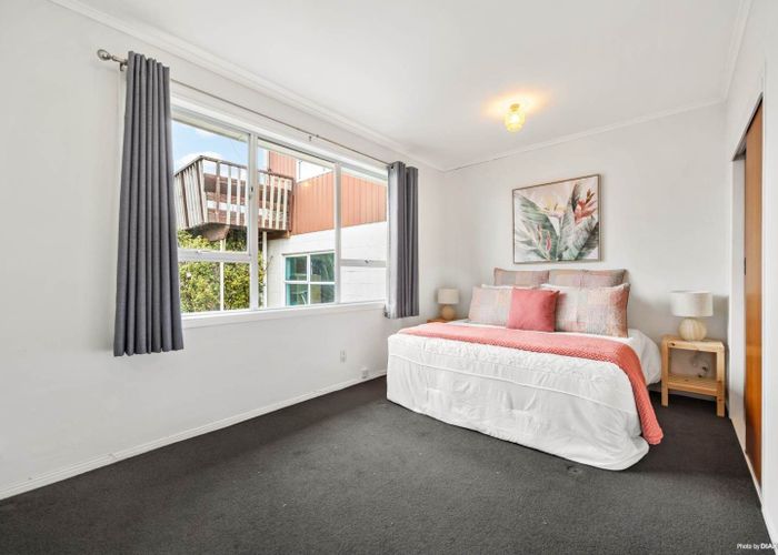  at 2/3172 Great North Road, New Lynn, Waitakere City, Auckland