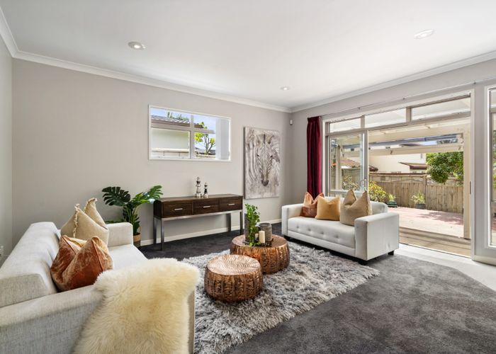  at 11 English Oak Drive, Schnapper Rock, Auckland