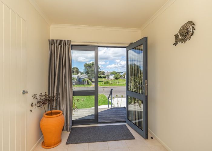  at 13 Rua Avenue, Waitārere Beach, Levin