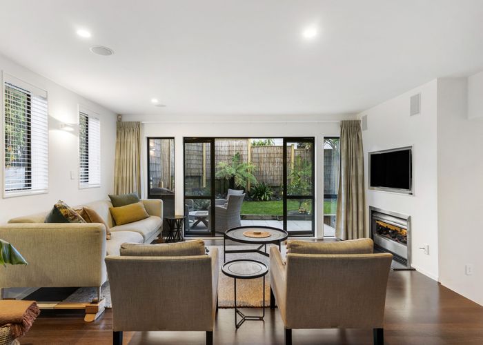  at 2B Park Rise, Campbells Bay, North Shore City, Auckland