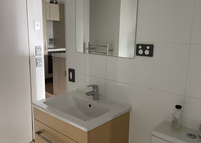  at 210/5 Howe Street, City Centre, Auckland City, Auckland