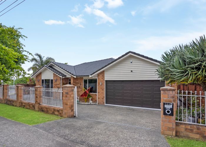  at 104A Simpson Road, Henderson Valley, Auckland
