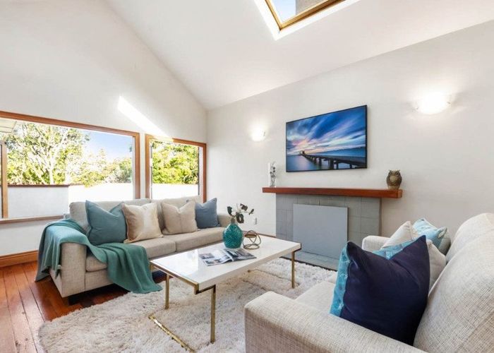  at 92 Mount Royal Avenue, Mount Albert, Auckland